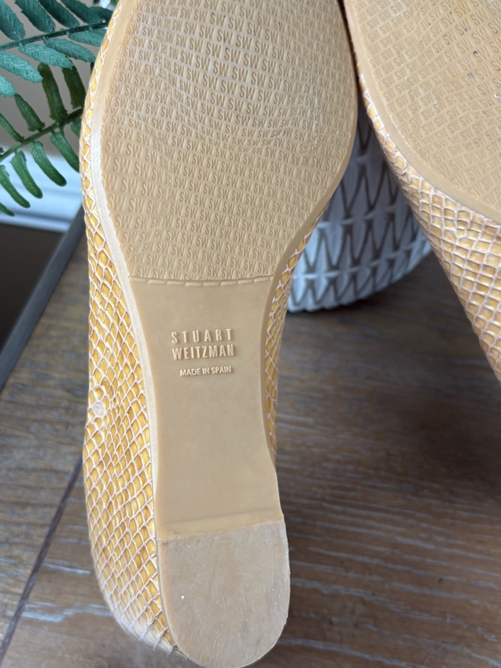 Stuart Weitzman Gold Woven Bow Wedge Snake print Pattern Pumps - Picture 8 of 9
